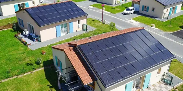 Comment construire une centrale solaire au sol sans faire appel à un  professionnel ? - Révolution Énergétique